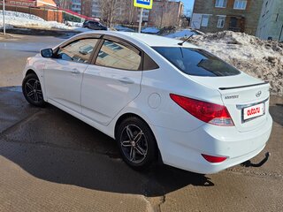 2013 Hyundai Solaris I, белый, 890000 рублей, вид 4