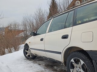 2001 Toyota Caldina I Рестайлинг, белый, 375000 рублей, вид 4