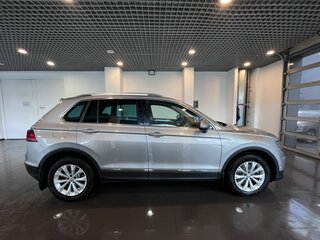 2018 Volkswagen Tiguan II, серебристый, 2550000 рублей, вид 2