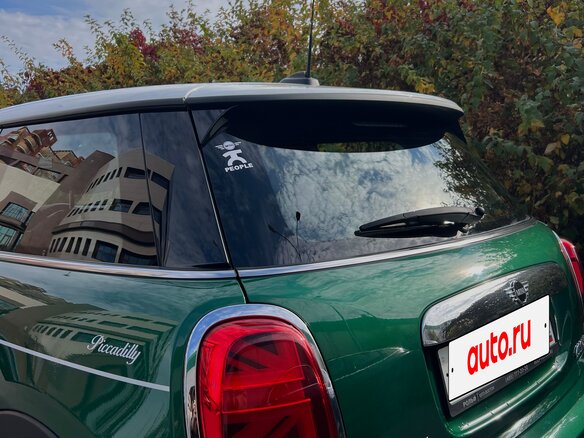 2021 Mini Hatch Cooper III (F55/F56) Рестайлинг, белый, 2500000 рублей - вид 13
