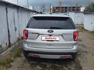2017 Ford Explorer V Рестайлинг, серебристый, 2350000 рублей, вид 3