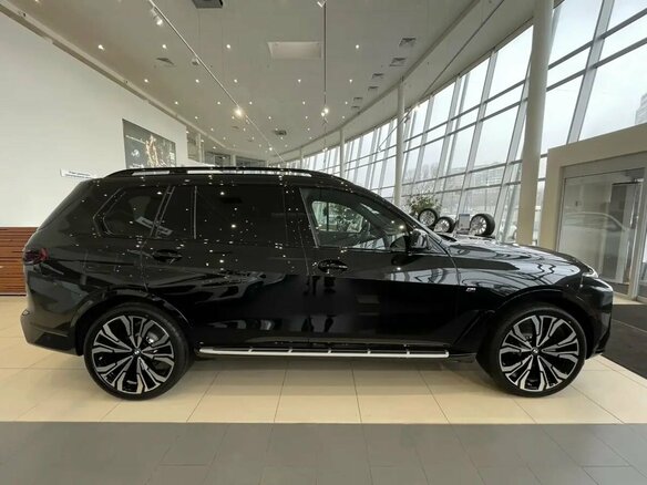 2026 BMW X7 40d I (G07) Рестайлинг, чёрный, 18990000 рублей - вид 3