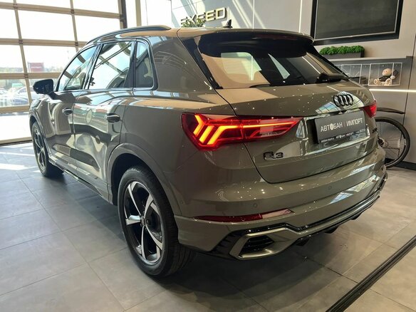 2026 Audi Q3 45 TFSI II (F3), серый, 4949000 рублей - вид 4