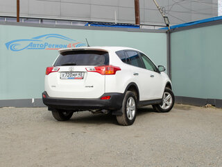 2013 Toyota RAV4 IV (XA40), белый, 1825000 рублей, вид 4