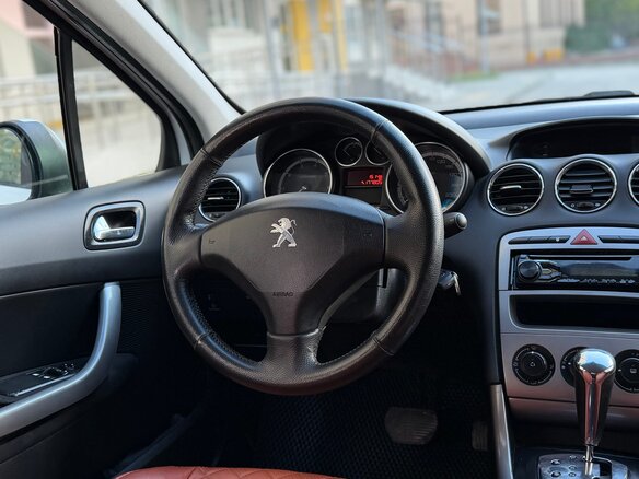 2011 Peugeot 308 I Рестайлинг, белый - вид 12