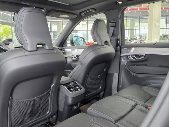 2026 Volvo XC90 B6 II Рестайлинг 2, чёрный, 9490000 рублей - вид 15