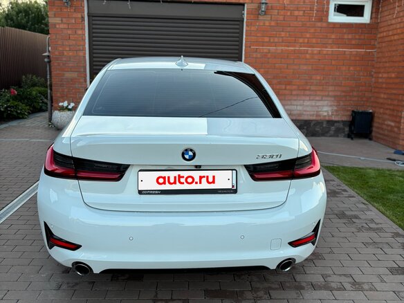 2019 BMW 3 серии 330i VII (G2x), белый, 3390000 рублей - вид 3