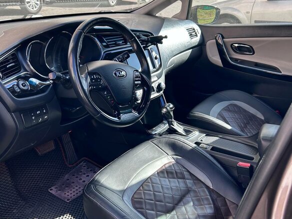 2018 Kia Ceed II Рестайлинг, коричневый, 1700000 рублей - вид 19