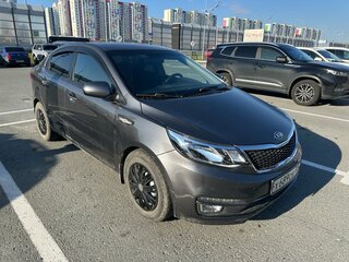 2015 Kia Rio III Рестайлинг, серый, 490000 рублей, вид 3