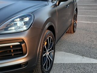 2021 Porsche Cayenne III, серый, 9300000 рублей, вид 3