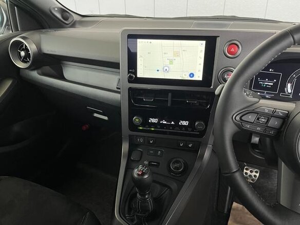 2026 Toyota Yaris IV Рестайлинг, белый, 5140000 рублей - вид 7