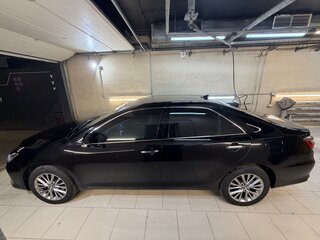 2016 Toyota Camry VII (XV50) Рестайлинг, чёрный, 5500000 рублей, вид 3