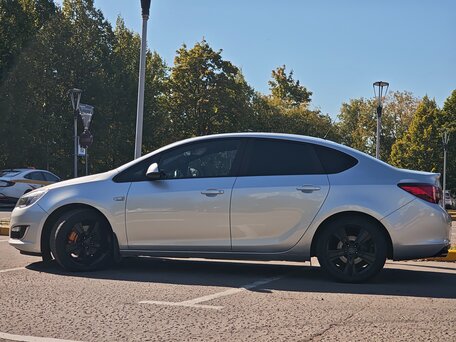 2013 Opel Astra J Рестайлинг, серебристый, 830000 рублей, вид 5