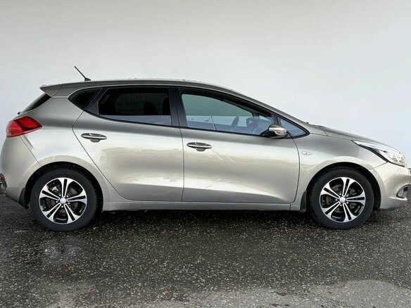 2015 Kia Ceed II, бежевый, 925000 рублей - вид 3