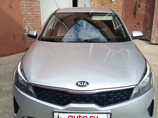 2021 Kia Rio IV Рестайлинг, серебристый, 1650000 рублей, вид 2