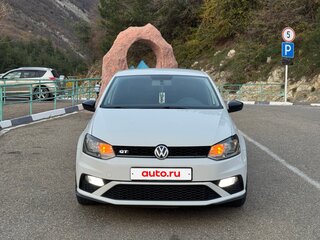 2018 Volkswagen Polo V Рестайлинг, белый, 1400000 рублей, вид 3