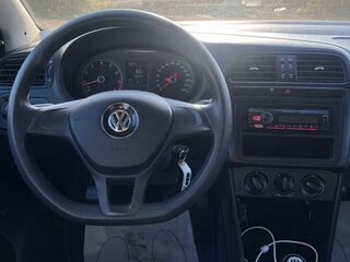 2017 Volkswagen Polo V Рестайлинг, белый, 790000 рублей, вид 4