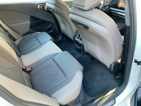 2026 BMW X3 30L xDrive IV (G45/G48), белый - вид 12