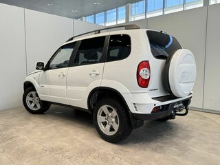 2018 Chevrolet Niva I Рестайлинг, белый, 740000 рублей, вид 3