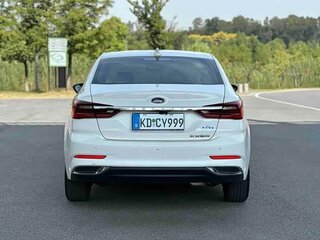 2022 Ford Escort VI Рестайлинг 2, белый, 980000 рублей, вид 4