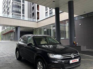 2011 Volkswagen Touareg II, чёрный, 2300000 рублей, вид 2
