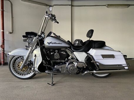 2009 Harley-Davidson Road King, белый, 1300000 рублей, вид 2