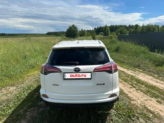2017 Toyota RAV4 IV (XA40) Рестайлинг, белый, 2400000 рублей, вид 3