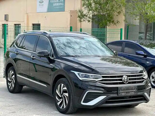 2023 Volkswagen Tiguan Allspace II Рестайлинг, чёрный, 2452555 рублей, вид 3