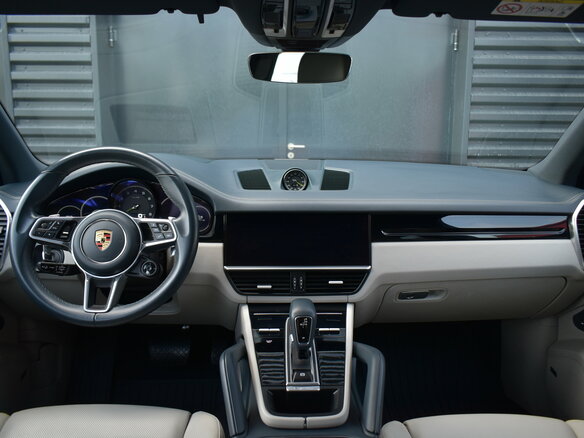 2021 Porsche Cayenne E-Hybrid III, серебристый, 6390000 рублей - вид 10