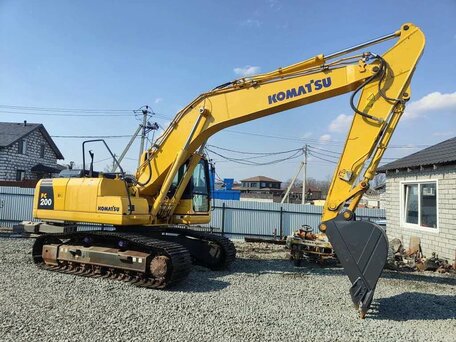 2019 Komatsu PC200-8, жёлтый, 9000000 рублей, вид 2
