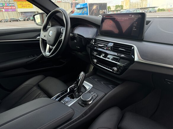 2022 BMW 5 серии 530i xDrive VII (G30/G31/G38) Рестайлинг, серый, 4250000 рублей - вид 9