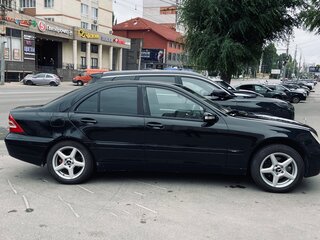 2000 Mercedes-Benz C-Класс 180 II (W203), чёрный, 490000 рублей, вид 4