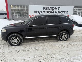 2008 Volkswagen Touareg I Рестайлинг, чёрный, 990000 рублей, вид 3