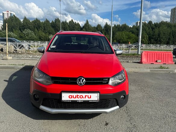 2012 Volkswagen Polo Cross V, красный - вид 1