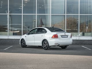 2018 Volkswagen Polo V Рестайлинг, белый, 999000 рублей, вид 2