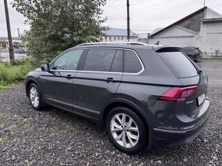 2020 Volkswagen Tiguan II, серый, 2800000 рублей, вид 4