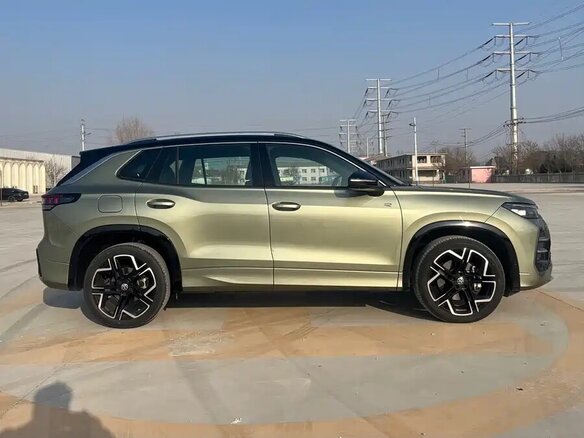 2025 Volkswagen Tayron II (China Market), зелёный, 5084360 рублей - вид 3