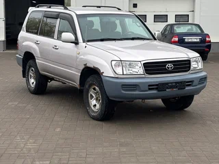 2003 Toyota Land Cruiser 105 100 Series Рестайлинг 1, серебристый, 1450000 рублей, вид 3