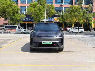 2025 Lynk & Co 08 EM-P 28.3 kWh I Рестайлинг, серый, 4120206 рублей, вид 2