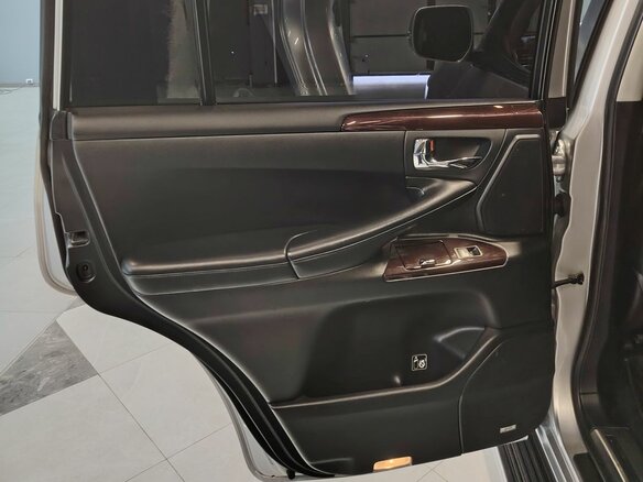2012 Lexus LX 570 III Рестайлинг, серебристый, 4580000 рублей - вид 12