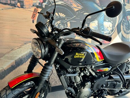 2026 Royal Enfield Guerrilla 450, чёрный, 554000 рублей, вид 4