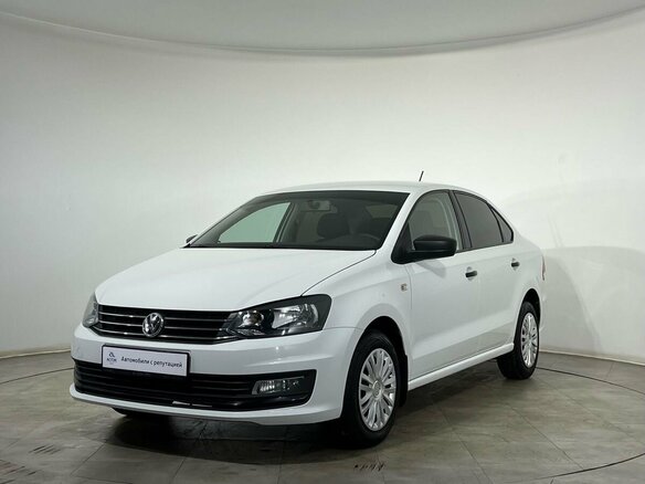 2015 Volkswagen Polo V Рестайлинг, белый, 940000 рублей