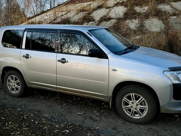 2017 Toyota Probox I Рестайлинг, серебристый, 850000 рублей - вид 3