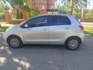 2009 Toyota Vitz II (XP90), серебристый, 430000 рублей, вид 3