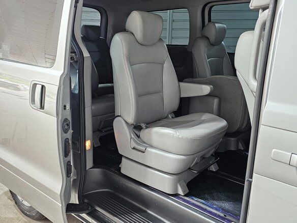 2016 Hyundai Grand Starex I Рестайлинг, серебристый, 1900000 рублей - вид 12