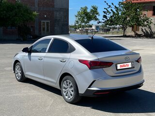 2020 Hyundai Solaris II Рестайлинг, серебристый, 985000 рублей, вид 5