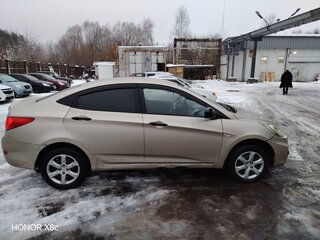 2011 Hyundai Solaris I, бежевый, 650000 рублей, вид 4