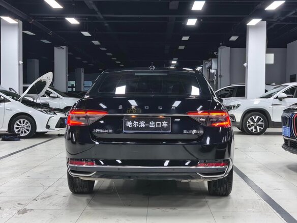 2023 Skoda Superb III Рестайлинг, чёрный - вид 4