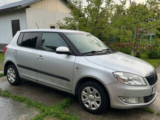 2012 Skoda Fabia II Рестайлинг, серебристый, 525000 рублей, вид 3