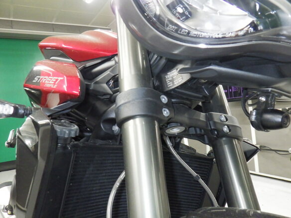 2024 Triumph Street Triple, красный, 1275000 рублей - вид 17